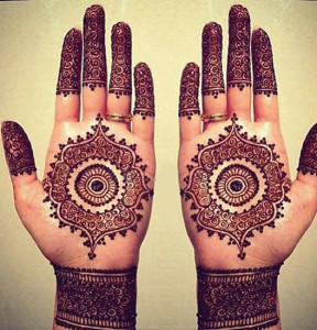 Latest Mehendi Designs For Hands! - Heart Bows & Makeup