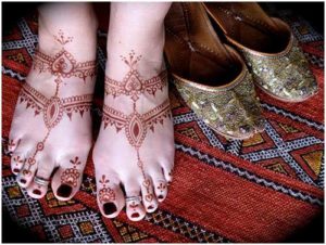 20 Latest Mehendi Designs for Feet! - Heart Bows & Makeup